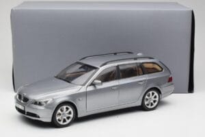 BMW 545i E61 Touring ライトグレー Kyosho 1:18 80430308414 メタル - 画像 8/8