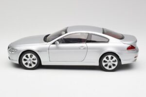 BMW 645Ci E63 シルバー Kyosho 1:18 80430153285 メタル - 画像 4/8