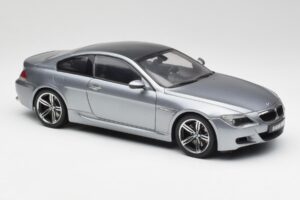 BMW M6 E63 シルバーグレー Kyosho 1:18 08703GR メタル - 画像 6/8