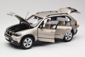 BMW X5 E70 4.8i プラチナム ブロンズ メタリック Kyosho 1:18 80430413413 メタル - 画像 2/8