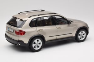 BMW X5 E70 4.8i プラチナム ブロンズ メタリック Kyosho 1:18 80430413413 メタル - 画像 3/8