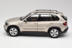 BMW X5 E70 4.8i プラチナム ブロンズ メタリック Kyosho 1:18 80430413413 メタル - 画像 4/8