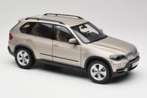 BMW X5 E70 4.8i プラチナム ブロンズ メタリック Kyosho 1:18 80430413413 メタル - 画像 6/8