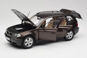 BMW X3 E83 3.0d ダークブラウン メタリック Kyosho 1:18 80430300736 メタル - 画像 2/8