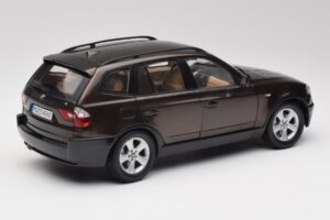 BMW X3 E83 3.0d ダークブラウン メタリック Kyosho 1:18 80430300736 メタル - 画像 3/8