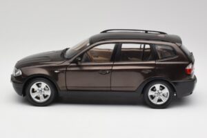 BMW X3 E83 3.0d ダークブラウン メタリック Kyosho 1:18 80430300736 メタル - 画像 4/8