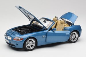 BMW Z4 E85 Maldives Blue Bburago 1:18 34046BLUE メタル - 画像 2/8