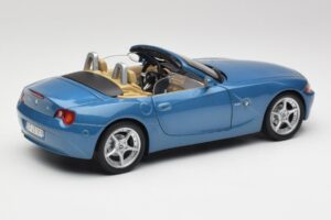 BMW Z4 E85 Maldives Blue Bburago 1:18 34046BLUE メタル - 画像 3/8