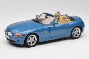 BMW Z4 E85 Maldives Blue Bburago 1:18 34046BLUE メタル