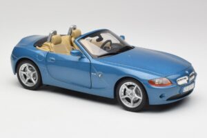 BMW Z4 E85 Maldives Blue Bburago 1:18 34046BLUE メタル - 画像 6/8