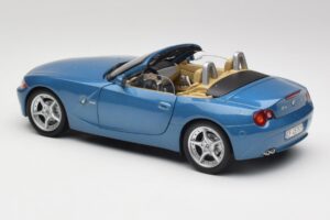 BMW Z4 E85 Maldives Blue Bburago 1:18 34046BLUE メタル - 画像 7/8
