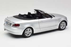 BMW 135i E88 カブリオレ タイタンシルバー Kyosho 1:18 80430427021 メタル - 画像 3/8