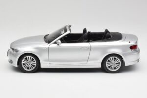 BMW 135i E88 カブリオレ タイタンシルバー Kyosho 1:18 80430427021 メタル - 画像 4/8