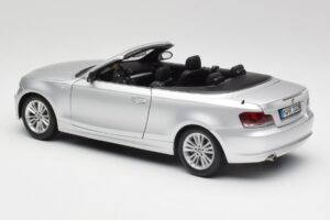 BMW 135i E88 カブリオレ タイタンシルバー Kyosho 1:18 80430427021 メタル - 画像 7/8