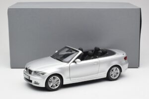 BMW 135i E88 カブリオレ タイタンシルバー Kyosho 1:18 80430427021 メタル - 画像 8/8