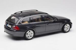 BMW 330i E91 Touring ダークグレー Kyosho 1:18 80430394360 メタル - 画像 3/8
