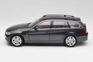 BMW 330i E91 Touring ダークグレー Kyosho 1:18 80430394360 メタル - 画像 4/8