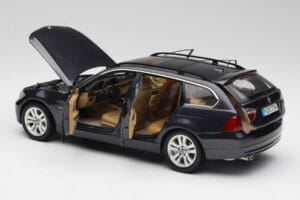 BMW 330i E91 Touring ダークグレー Kyosho 1:18 80430394360 メタル - 画像 5/8