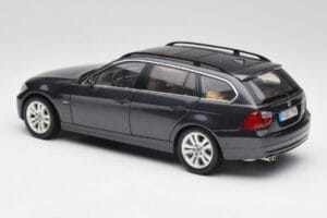 BMW 330i E91 Touring ダークグレー Kyosho 1:18 80430394360 メタル - 画像 7/8