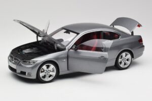 BMW 330i E92 クーペ グレーメタリック Kyosho 1:18 80430407220 メタル - 画像 2/8