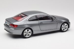 BMW 330i E92 クーペ グレーメタリック Kyosho 1:18 80430407220 メタル - 画像 3/8