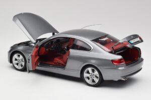 BMW 330i E92 クーペ グレーメタリック Kyosho 1:18 80430407220 メタル - 画像 5/8