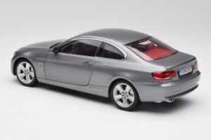 BMW 330i E92 クーペ グレーメタリック Kyosho 1:18 80430407220 メタル - 画像 7/8