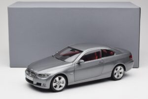 BMW 330i E92 クーペ グレーメタリック Kyosho 1:18 80430407220 メタル - 画像 8/8
