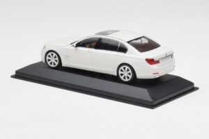 BMW 750Li F02 ホワイト Minichamps 1:43 80420445201 メタル - 画像 3/5