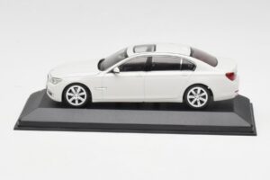BMW 750Li F02 ホワイト Minichamps 1:43 80420445201 メタル