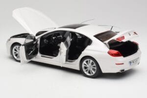 BMW 6 F06 Gran Coupe ミネラルホワイト Paragon 1:18 80432218741 メタル - 画像 5/8