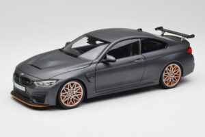 BMW M4 F82 GTS フローズングレー Minichamps 1:18 80432411555 メタル