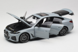 BMW i4 G26 Grey Metallic Minichamps 1:18 110023010 メタル - 画像 2/8