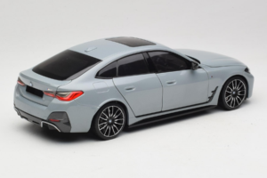 BMW i4 G26 Grey Metallic Minichamps 1:18 110023010 メタル - 画像 3/8