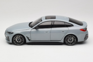 BMW i4 G26 Grey Metallic Minichamps 1:18 110023010 メタル - 画像 4/8