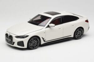 BMW i4 M50 G26 Alpine White Minichamps 1:18 110023011 メタル