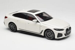 BMW i4 M50 G26 Alpine White Minichamps 1:18 110023011 メタル - 画像 6/8