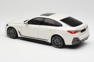BMW i4 M50 G26 Alpine White Minichamps 1:18 110023011 メタル - 画像 7/8