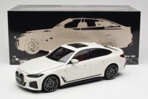 BMW i4 M50 G26 Alpine White Minichamps 1:18 110023011 メタル - 画像 8/8