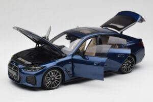 BMW i4 M50 G26 Portimao Blue Minichamps 1:18 110023012 メタル - 画像 2/8