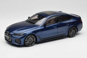 BMW i4 M50 G26 Portimao Blue Minichamps 1:18 110023012 メタル