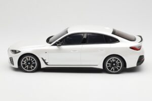 BMW i4 M50 G26 ミネラルホワイトメタリック Otto 1:18 OT1074 レジン - 画像 3/6