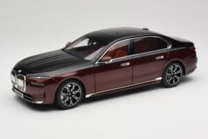 BMW i7 G70 Black & Red Metallic Minichamps 1:18 110023201 メタル