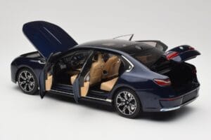 BMW i7 G70 Blue Metallic Minichamps 1:18 110023202 メタル - 画像 5/8