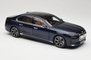 BMW i7 G70 Blue Metallic Minichamps 1:18 110023202 メタル - 画像 6/8