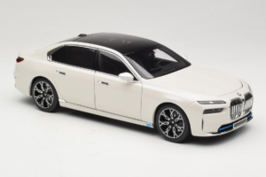 BMW i7 G70 White Metallic Minichamps 1:18 110023200 メタル - 画像 6/8