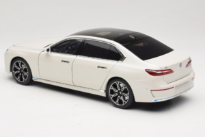 BMW i7 G70 White Metallic Minichamps 1:18 110023200 メタル - 画像 7/8