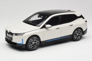 BMW iX Alpine White Minichamps 1:18 110023102 メタル