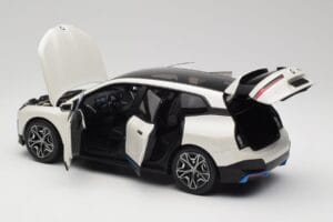 BMW iX Alpine White Minichamps 1:18 110023102 メタル - 画像 5/8