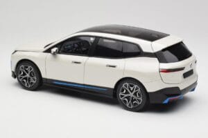BMW iX Alpine White Minichamps 1:18 110023102 メタル - 画像 7/8